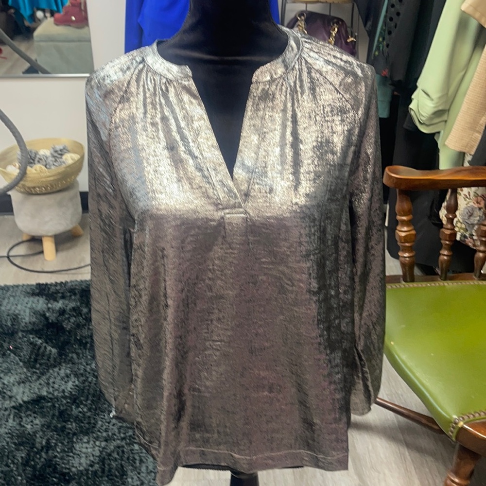 NWT 💚💙🌟💙💙🌟 🦋 Old navy gray metallic top 🌷Snow storm sale🌸🌸